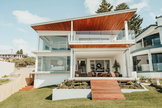 Multi-generational holiday-house week on the coast or hinterland
