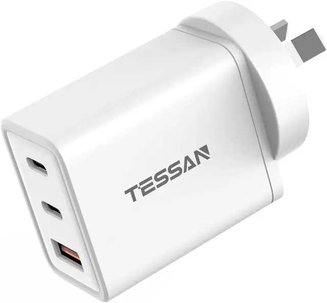 Compact multi-port GaN charger