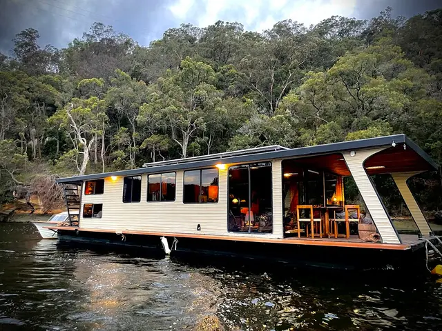 Private houseboat fishing weekend