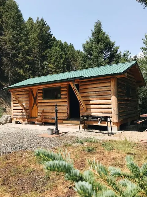 Nationally bookable off-grid timber cabin weekend