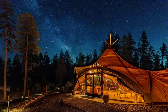 Dark-sky desert glamping weekend, bookable US type