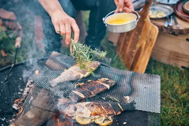Cast-iron whole-fish camp roaster