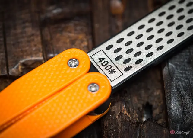 Pocket diamond grit knife and blade sharpener