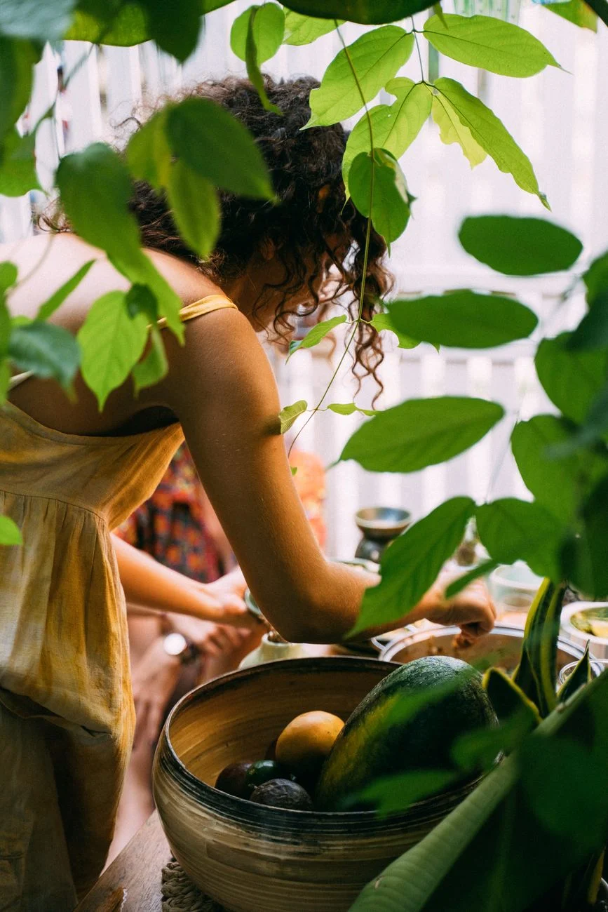 Outdoor bush-food style meal prep during a foraging cooking class