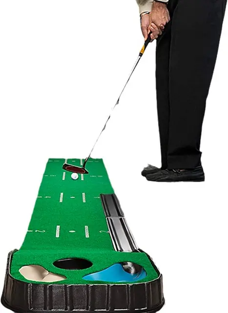 Indoor putting mat with automatic ball return