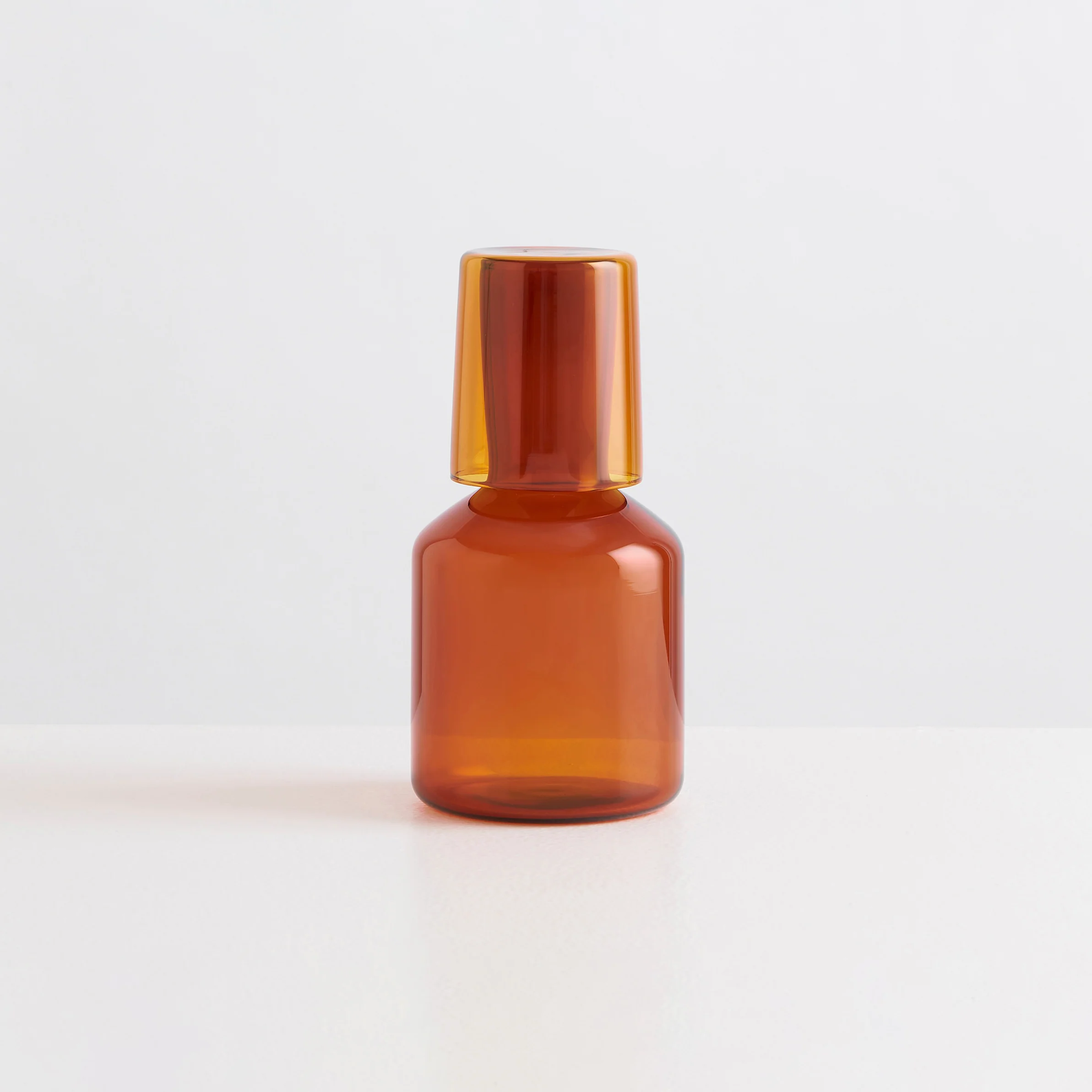 Sculptural glass carafe for the dinner table