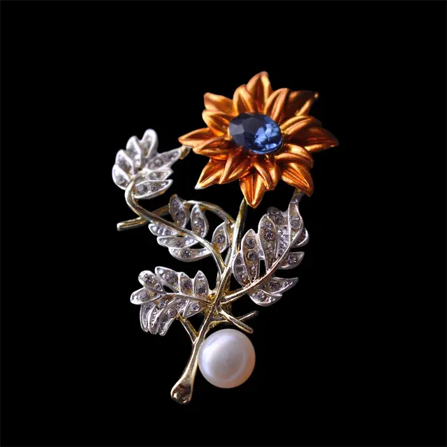 Akuna freshwater pearl sunflower brooch