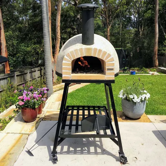Wood-fired portable outdoor pizza oven