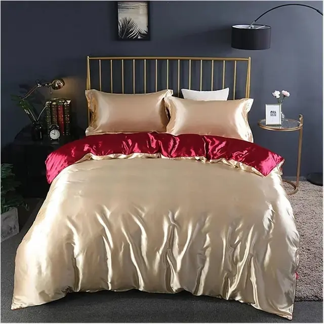 Temperature-regulating mulberry silk bedding set