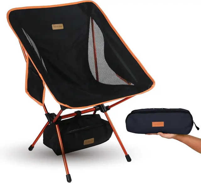 Folding camp chair for roadside stops
