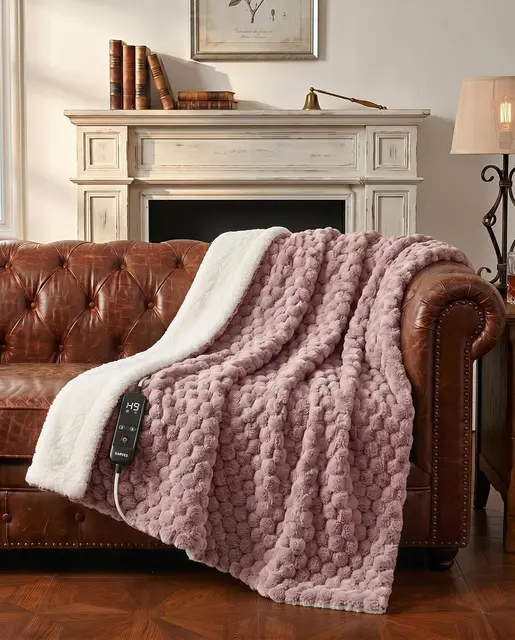 Cosy electric heated throw